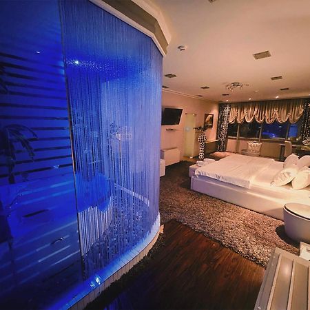 Hotel Rosa Blu ティラナ エクステリア 写真