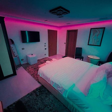 Hotel Rosa Blu ティラナ エクステリア 写真