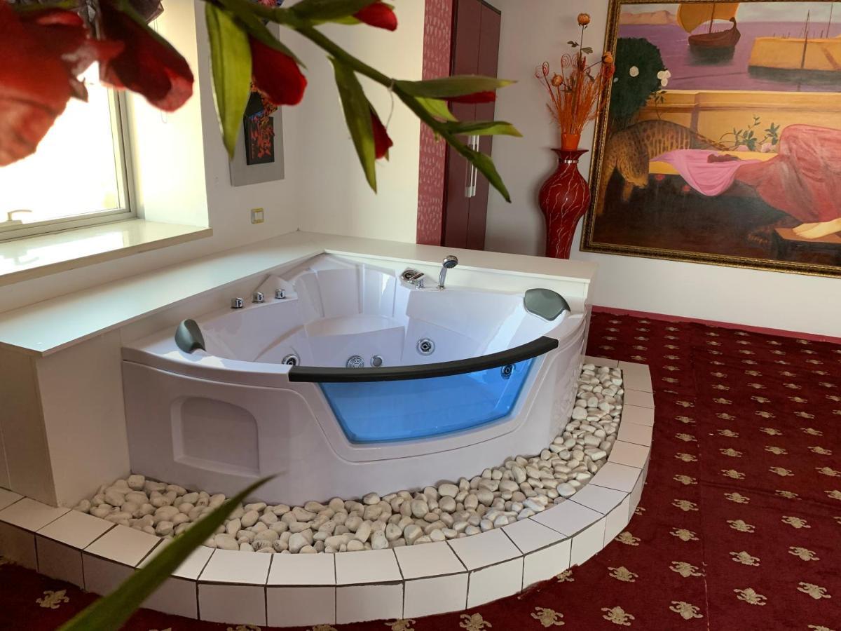 Hotel Rosa Blu ティラナ エクステリア 写真