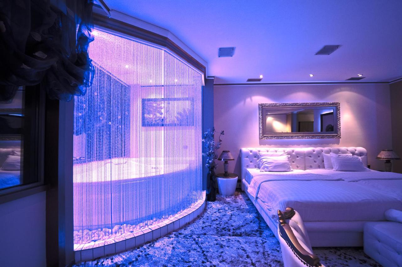 Hotel Rosa Blu ティラナ エクステリア 写真