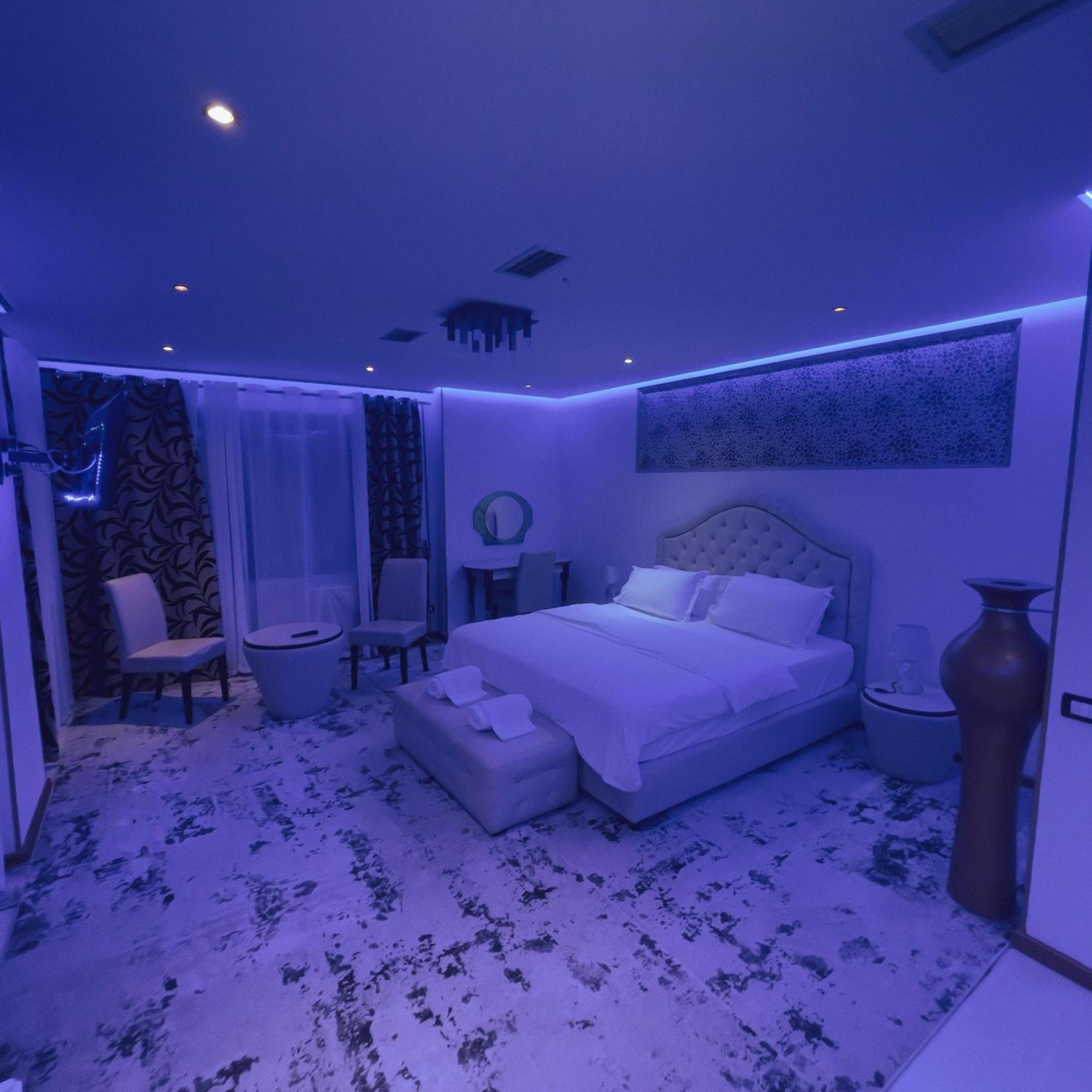 Hotel Rosa Blu ティラナ エクステリア 写真
