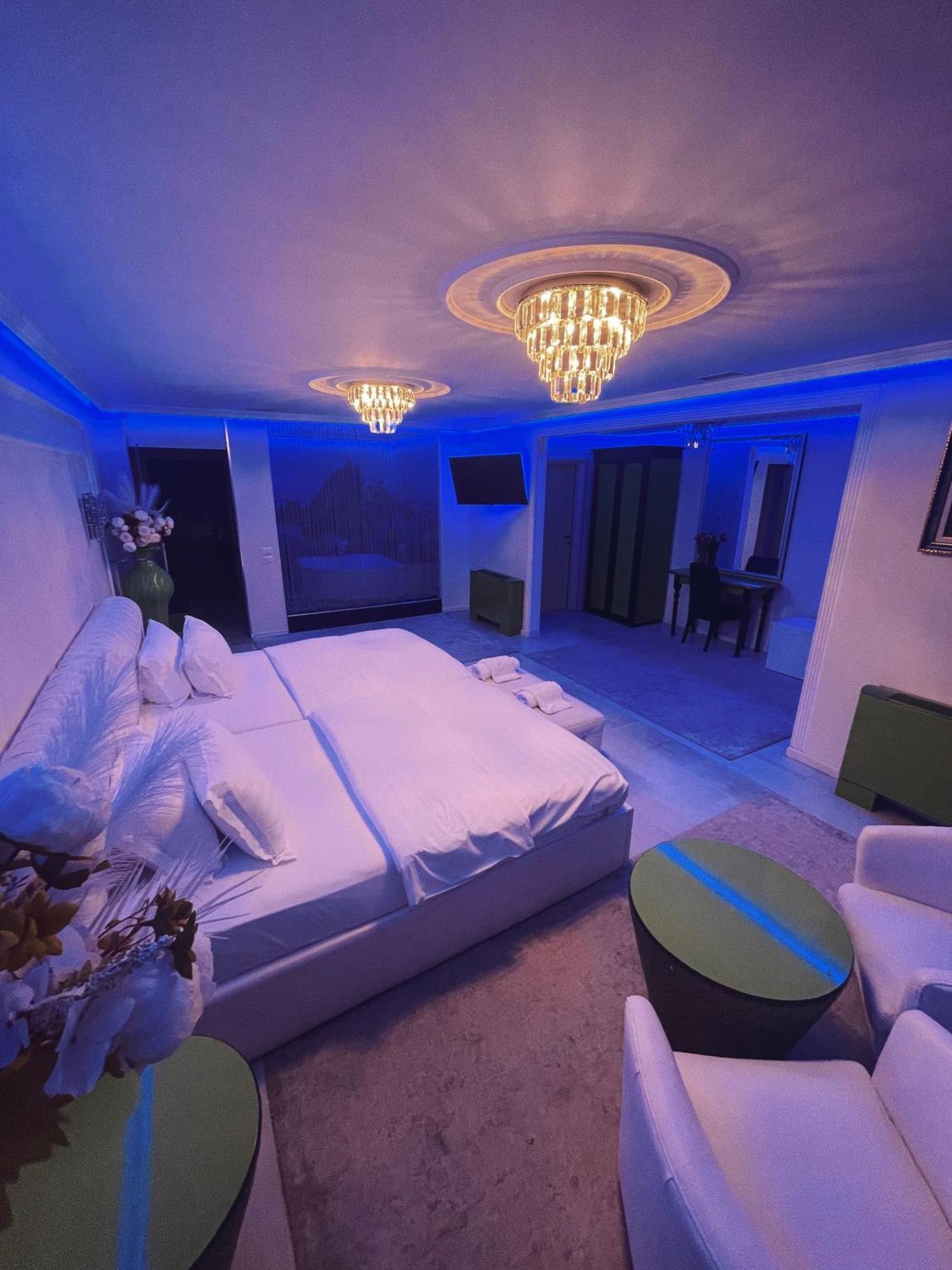 Hotel Rosa Blu ティラナ エクステリア 写真