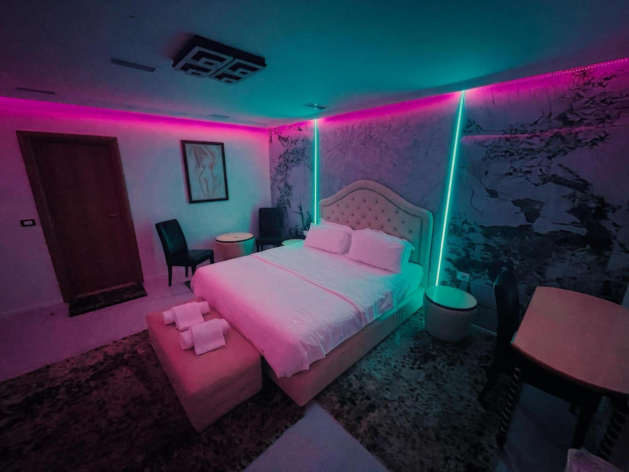 Hotel Rosa Blu ティラナ エクステリア 写真