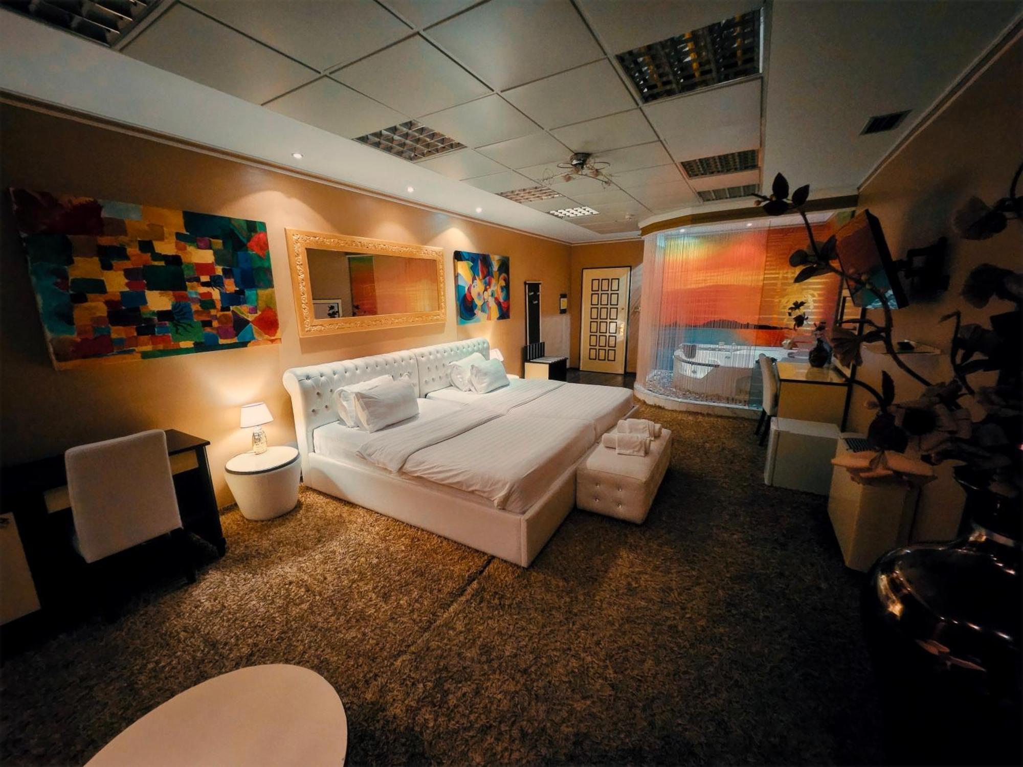 Hotel Rosa Blu ティラナ エクステリア 写真