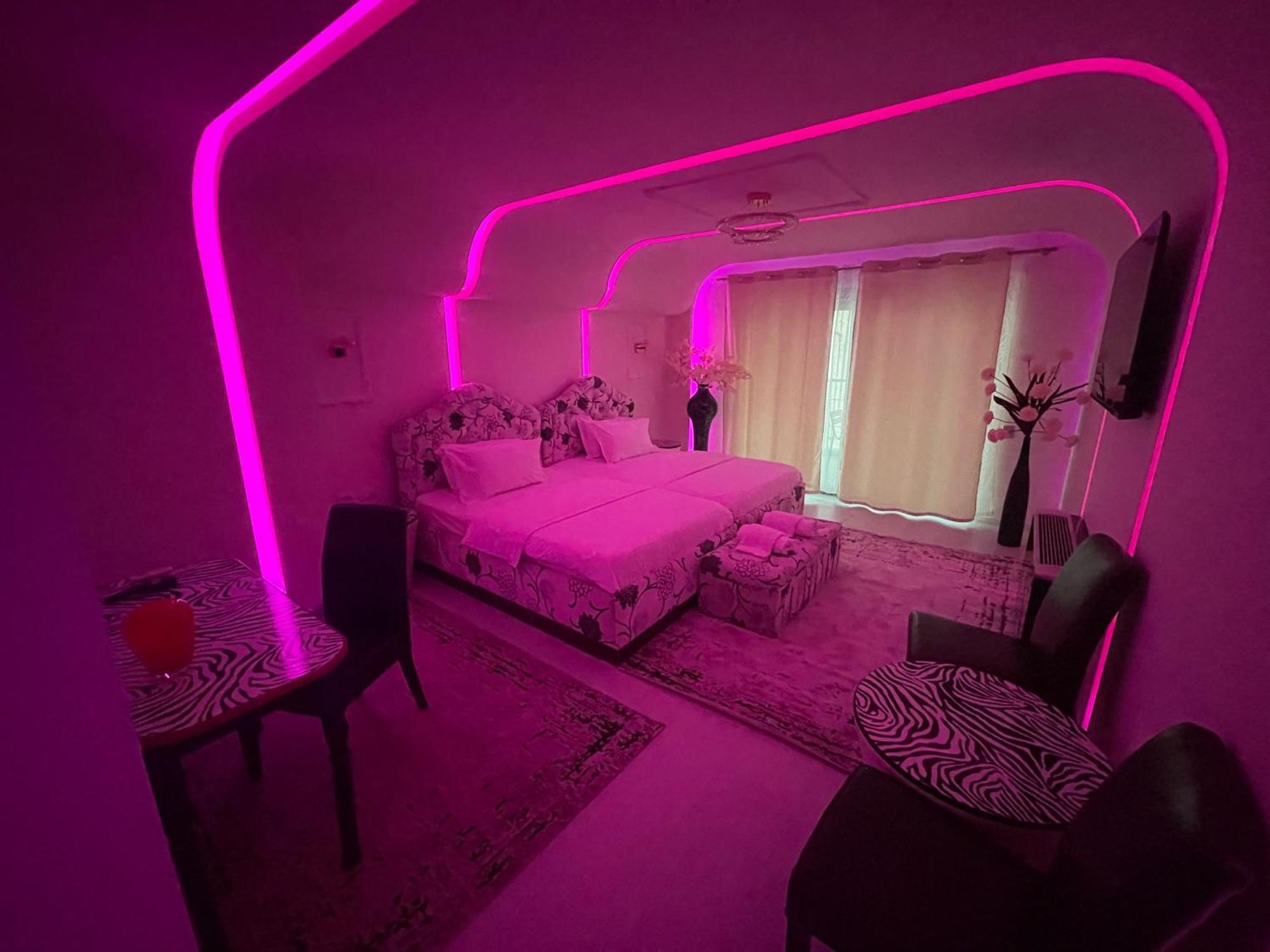 Hotel Rosa Blu ティラナ エクステリア 写真